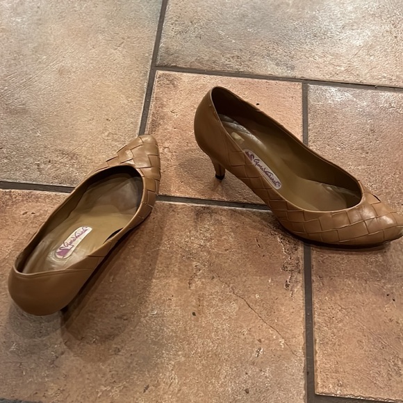 GLORIA VANDERBILT PUMPS - Picture 6 of 11